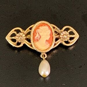 Antique 1928s Gold tone Cameo Brooch